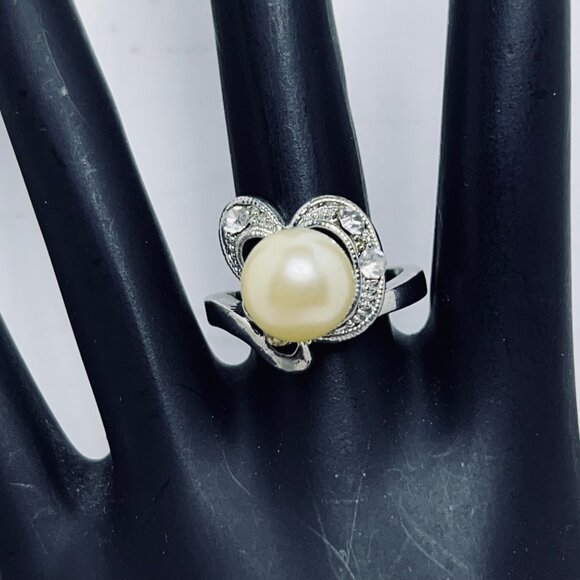 Silver Tone Ring With Faux Pearl & Rhinestone Accents Size 5 1/2 (R444) - Picture 2 of 7